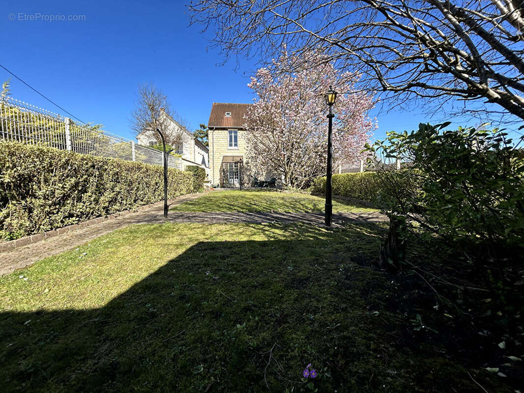 Maison à CHAMPAGNE-SUR-OISE