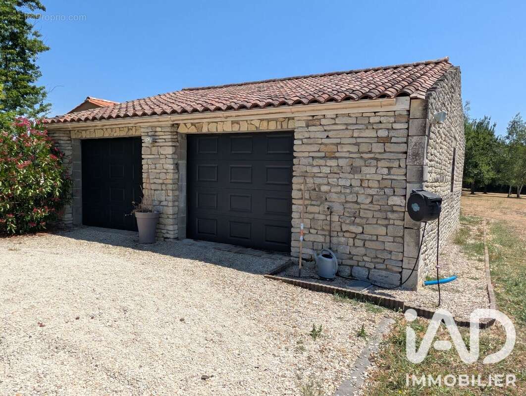 Maison 113 m² à Bassac  - photo 5
