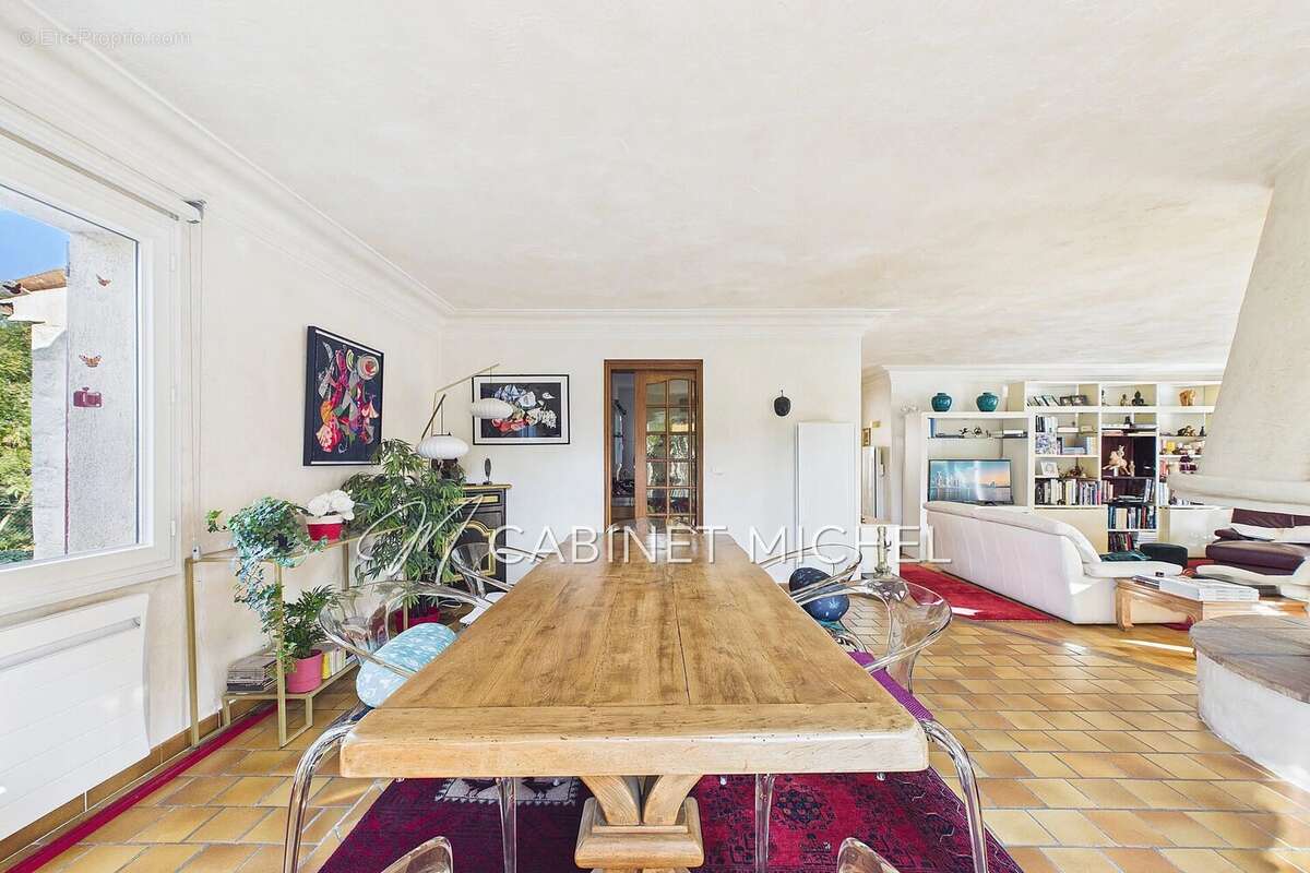 Maison à ROQUEFORT-LES-PINS