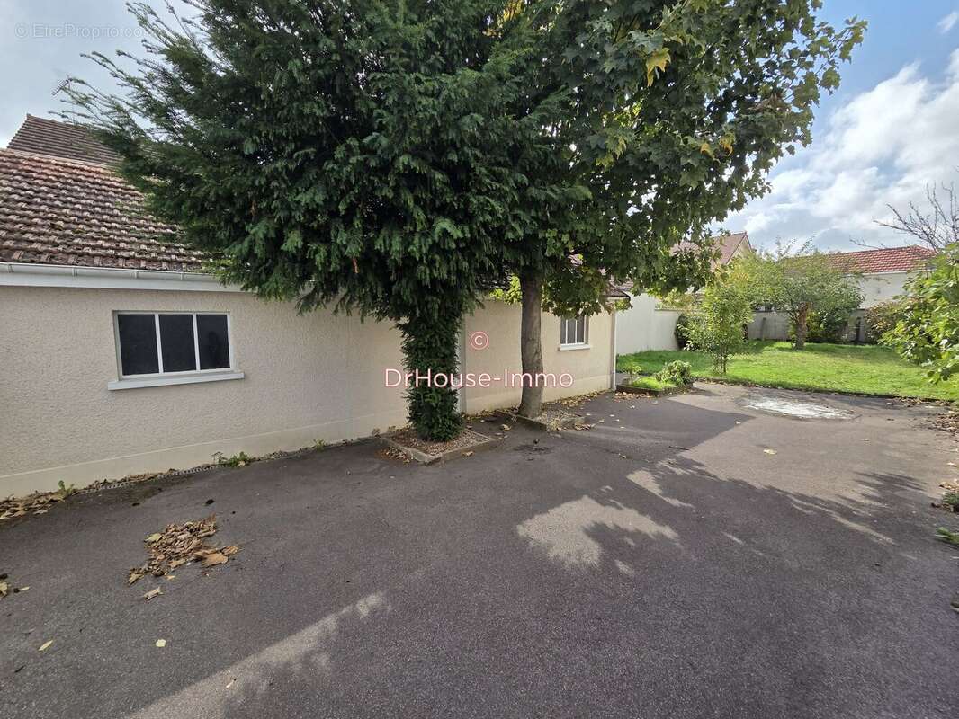 Maison à SAINTE-SAVINE