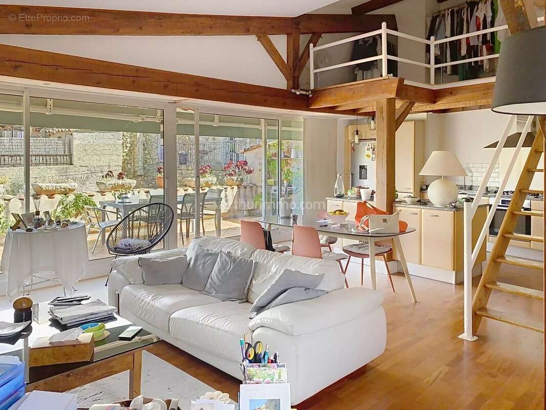 Appartement à CATERI