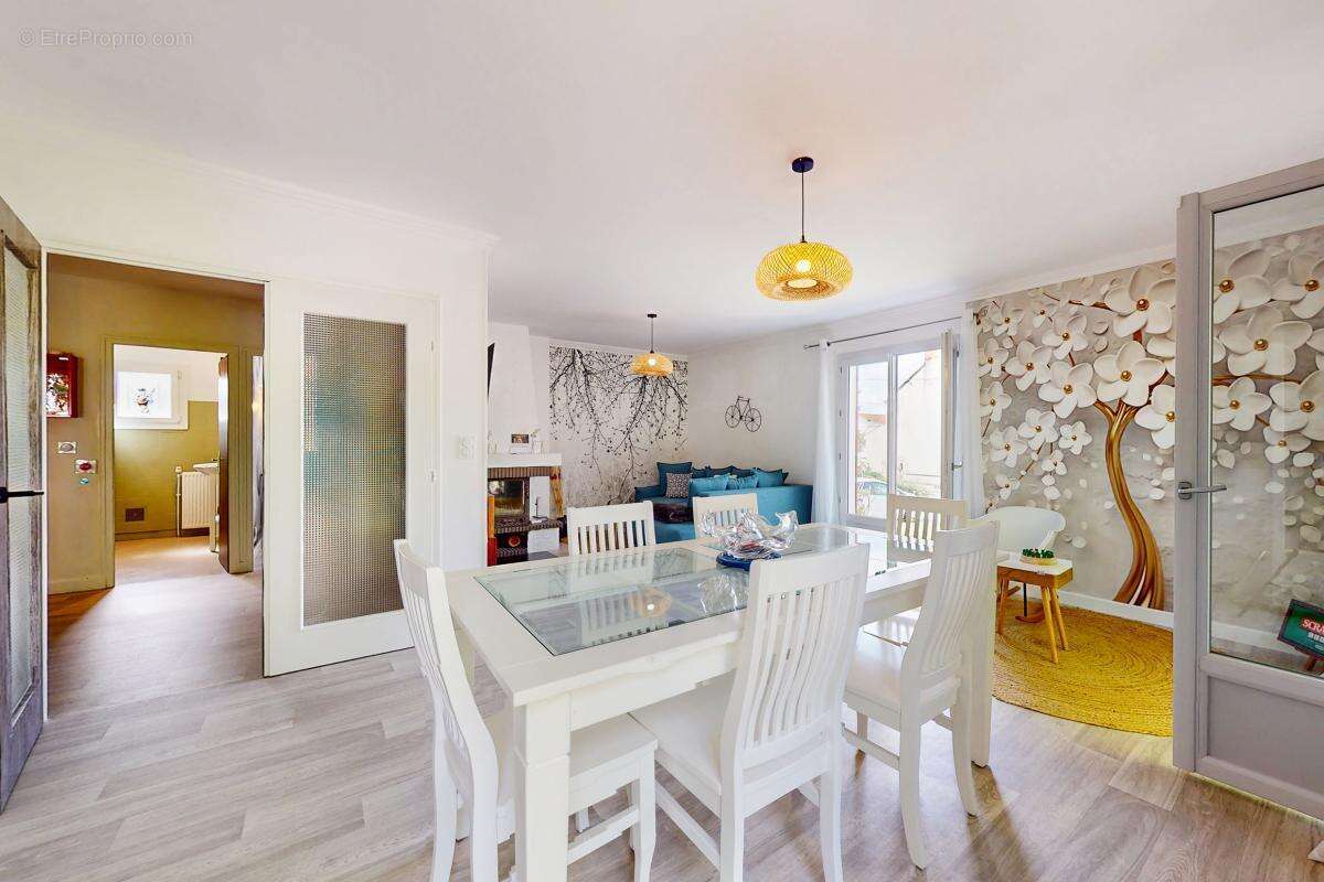 Maison familiale avec 1327 m² de terrain, sous-sol complet et dépendance – Proche Chambord - photo 4