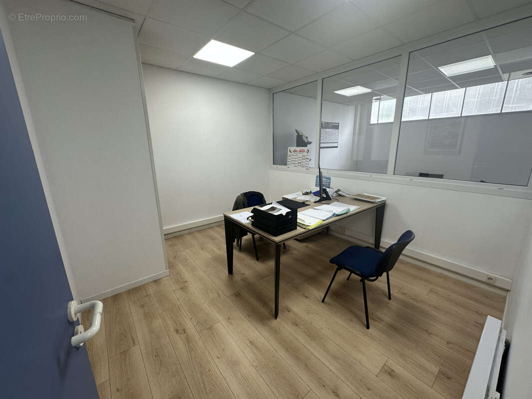 Commerce à MONTARDON