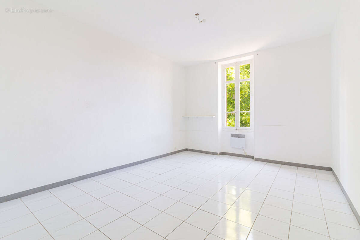Maison 7 pièces sur 800m2 parcelle 13015 Marseille - photo 9