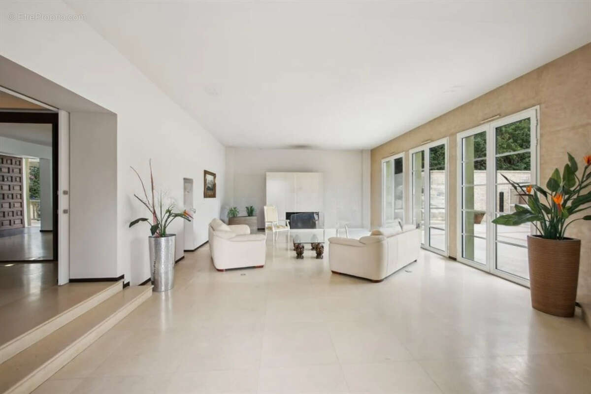 Maison à LA CELLE-SAINT-CLOUD