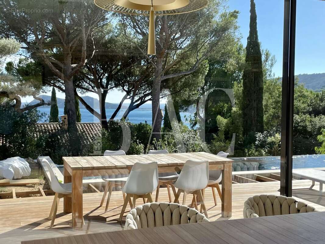 Villa à Ramatuelle, dans un domaine privé et à seulement 300 mètres de la plage - photo 3