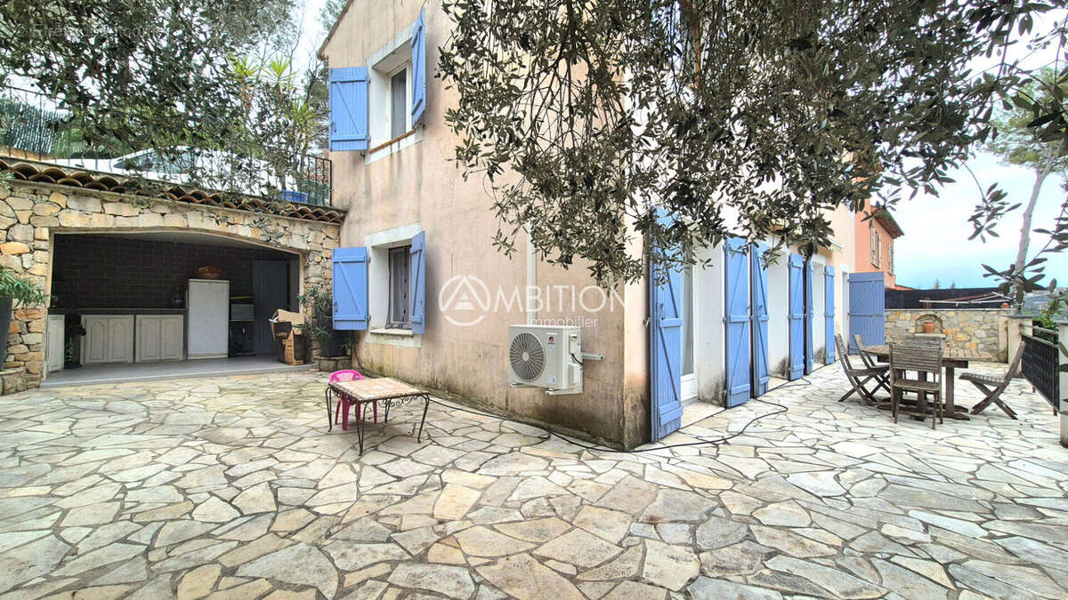 Maison à TOURRETTES