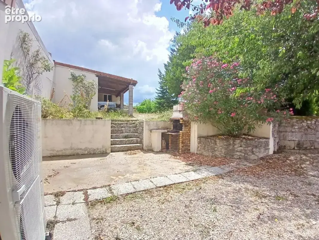 Maison en pierre, volumes généreux et charme à MORNAC - photo 2