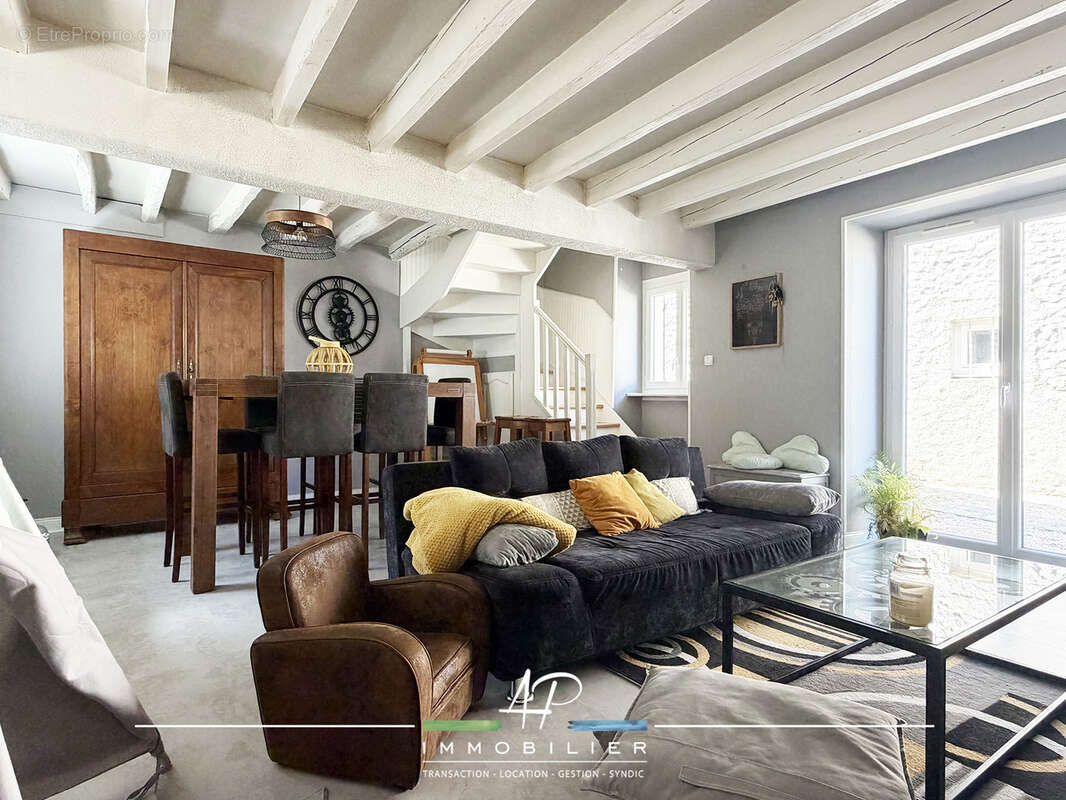 Maison ancienne rénovée avec soin - Charme et confort au rendez-vous - photo 3