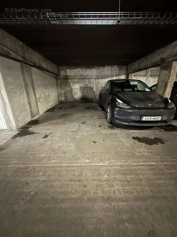Parking à PARIS-19E