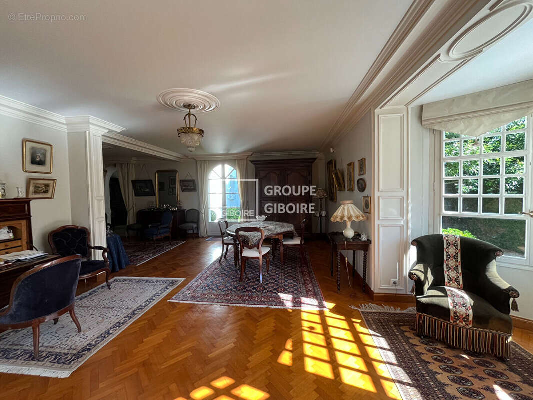 A vendre - agence giboire - demeure d'exception aux portes de rennes de plus de 227m² sur un parc arbore de 2355 m² - photo 4