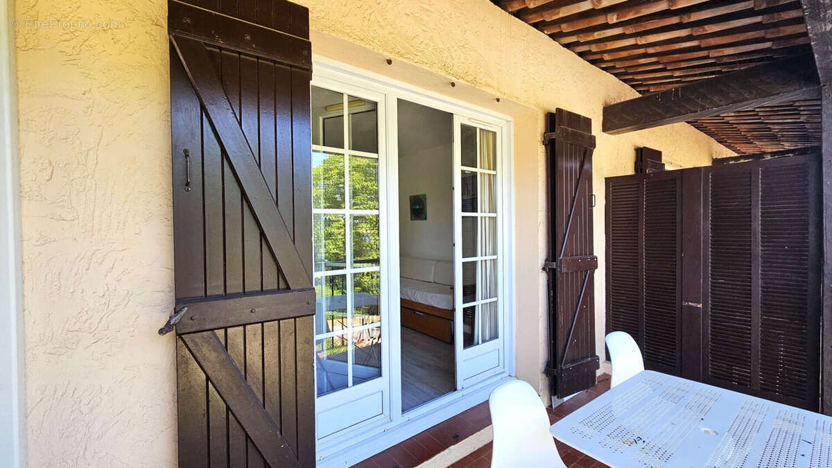Studio apercu mer en dernier etage d'une residence avec piscine - photo 12