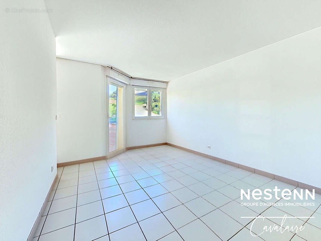 Coeur de ville Cavalaire-sur-Mer - 63 m² - Dernier étage - 2 chambres - 2 terrasses 75 m² et garage - photo 4