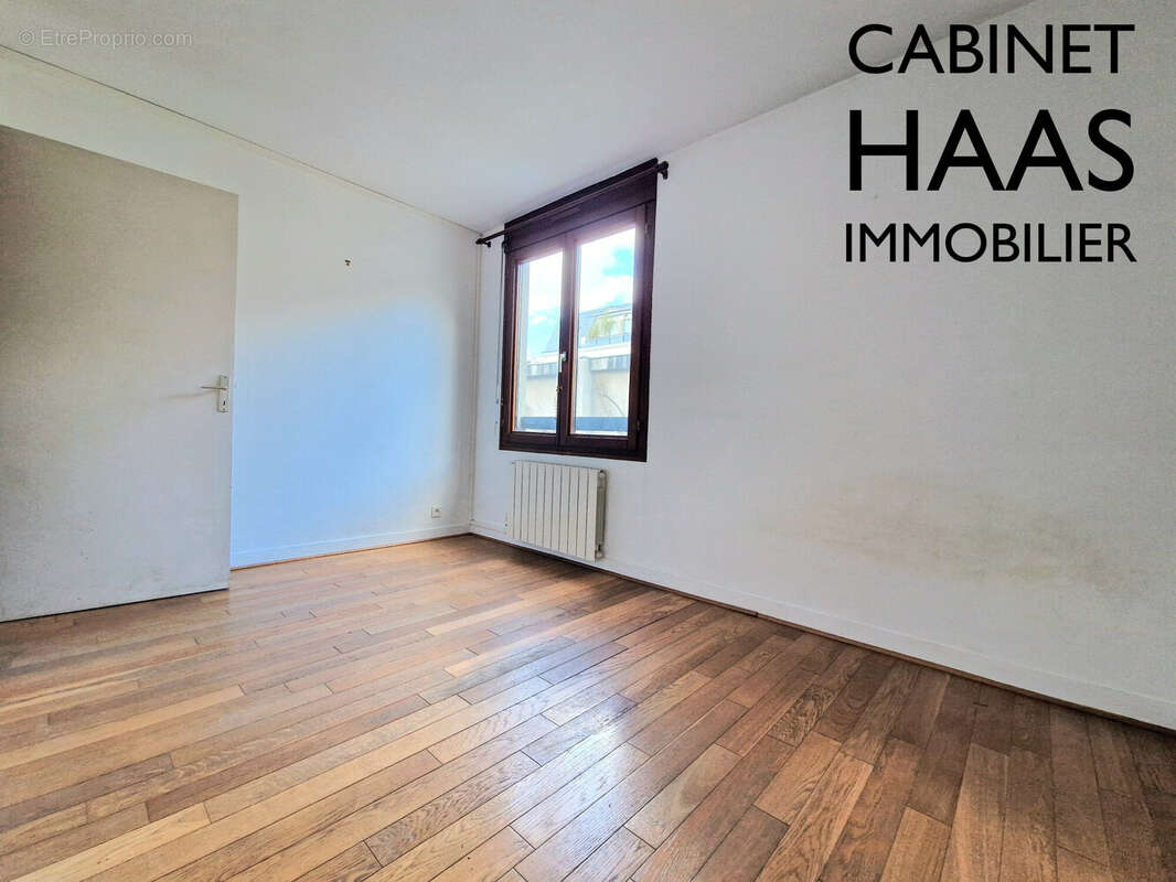 Chambre 1 - Appartement à CHARENTON-LE-PONT