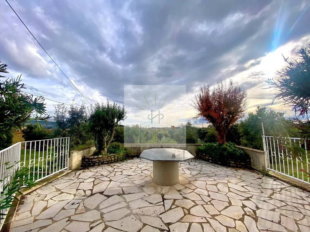 Maison à SUZE-LA-ROUSSE