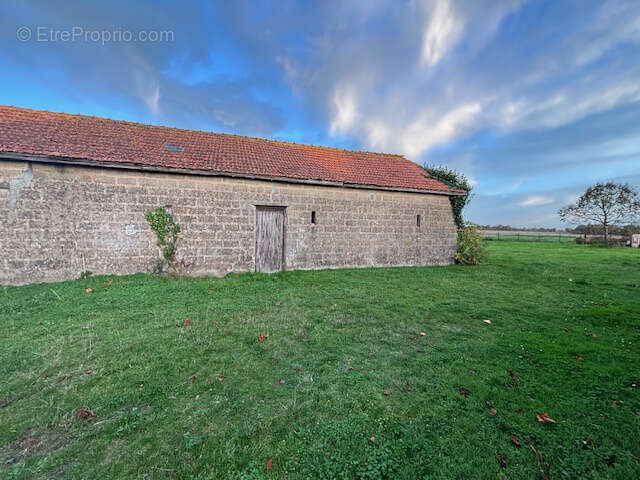 Parking à TALMONT-SAINT-HILAIRE