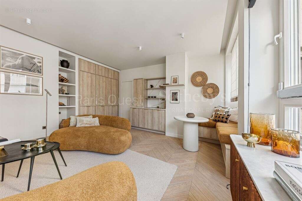 Appartement à PARIS-8E