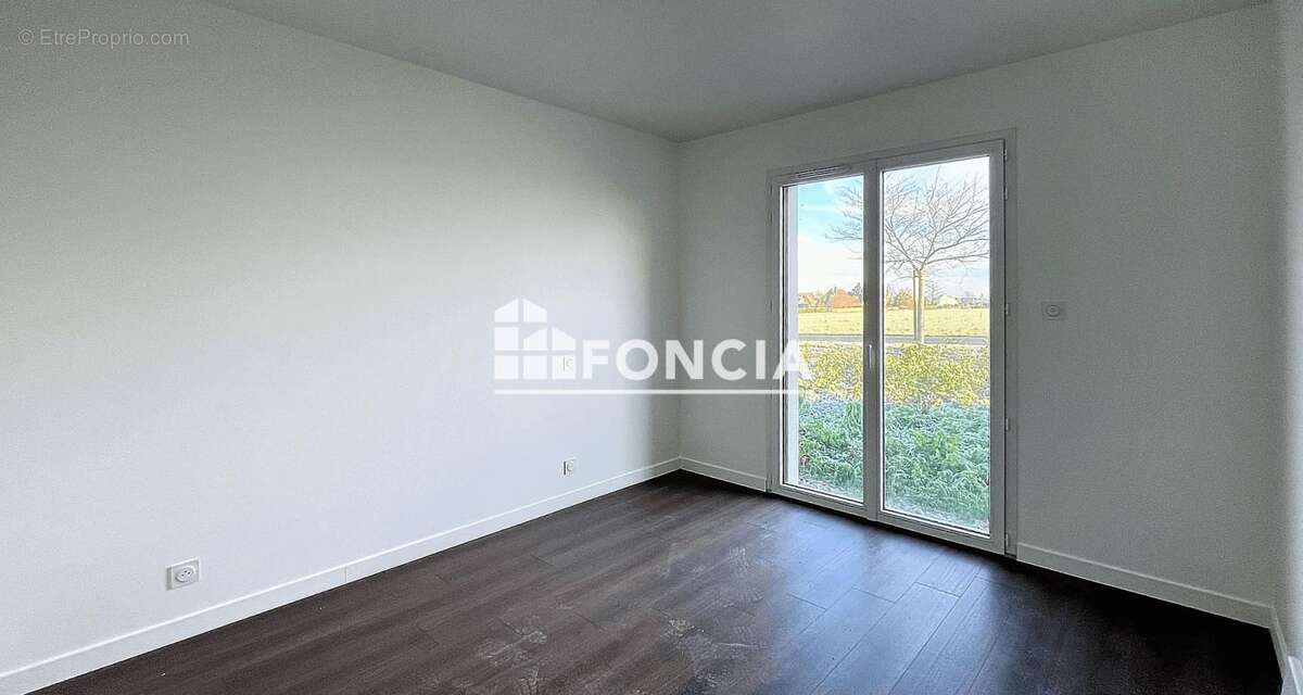 Maison à FONTAINE-ETOUPEFOUR