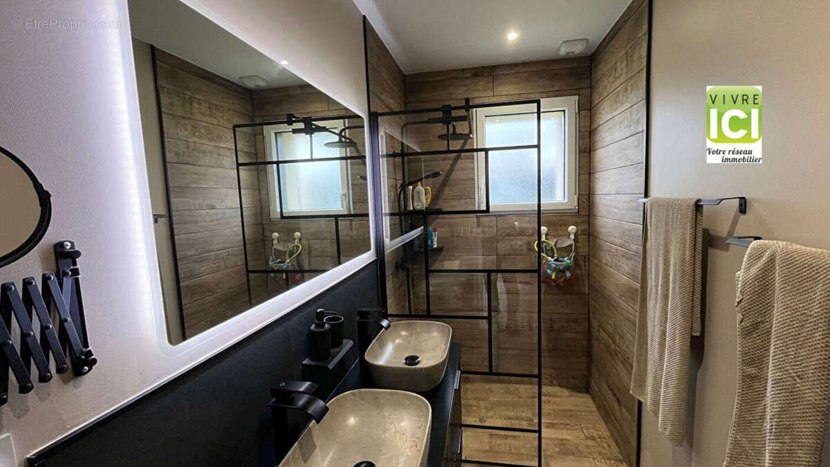 Maison à LA CHAPELLE-BASSE-MER