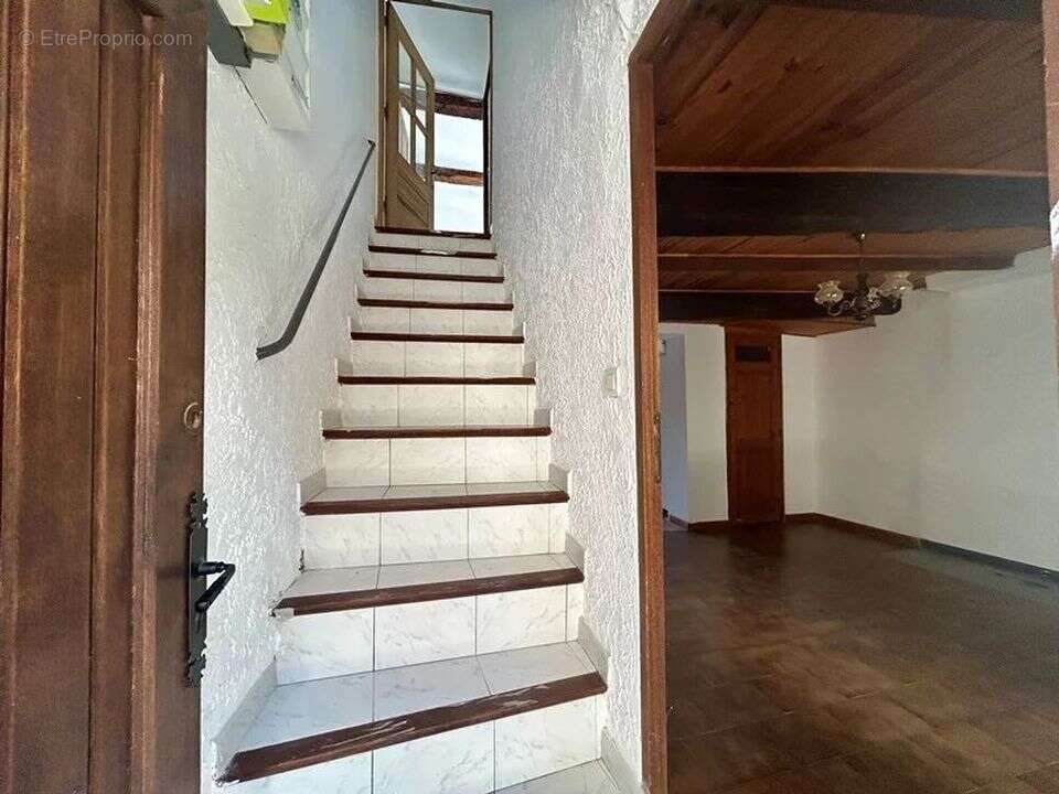 Maison à SAINT-MARTIN-DE-BROMES