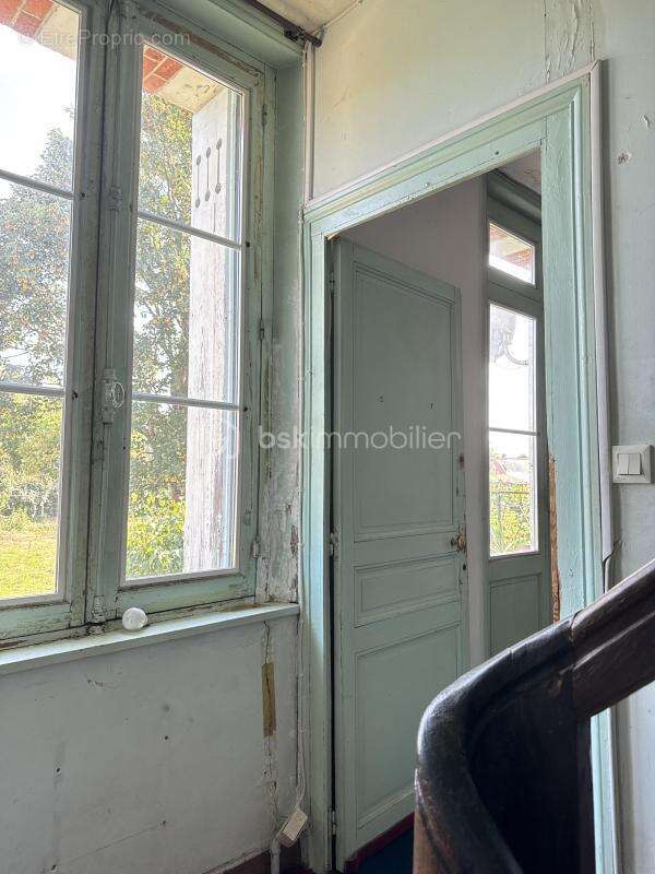Élégante maison bourgeoise fin XIXe, début XXe siècle  à rénover, avec dépendance et terrain de plus de 1 000m2 - photo 10