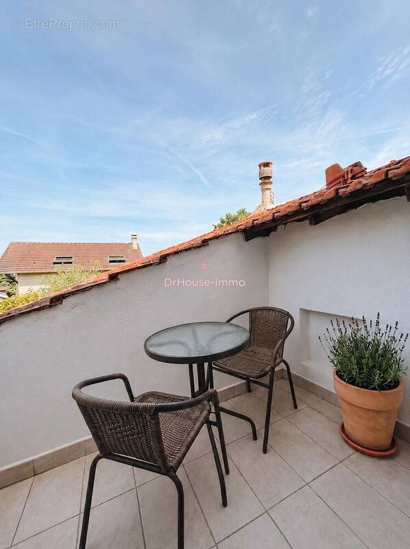 Appartement à LES LILAS