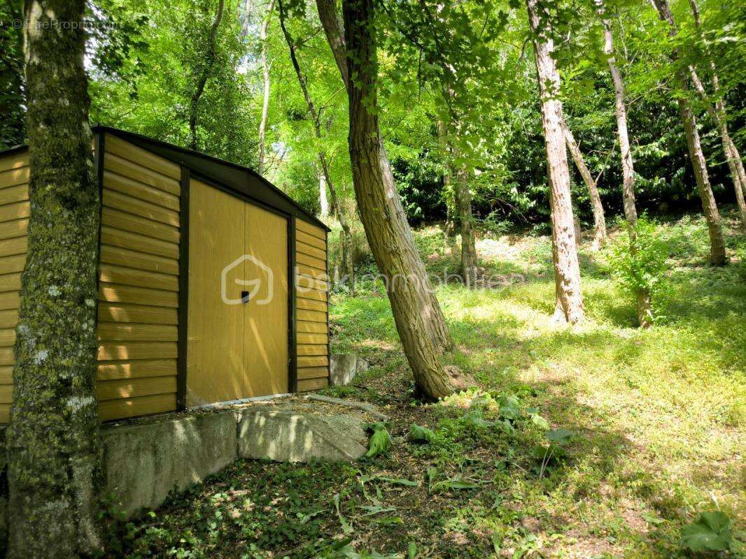NOUVEAU PRIX – Maison familiale, volumes et terrain arboré au rendez-vous - photo 7