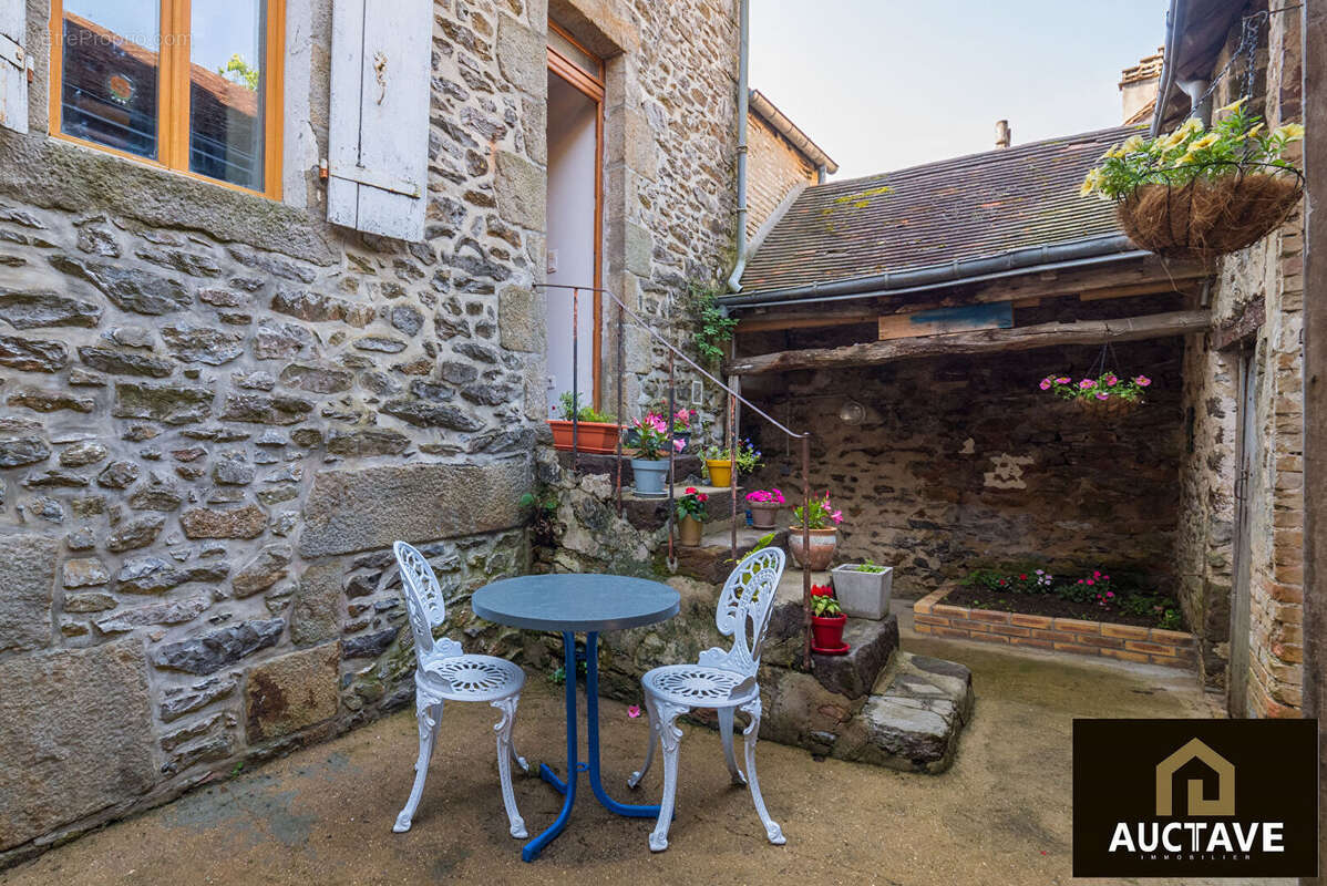 Appartement à FRESNAY-SUR-SARTHE