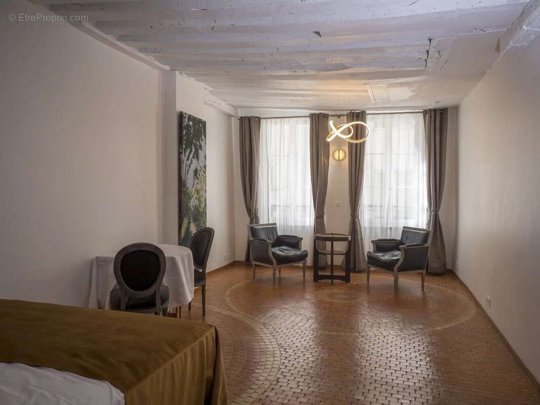 Appartement à PARIS-3E