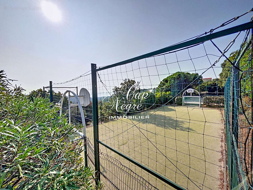 Appartement à ROQUEBRUNE-SUR-ARGENS