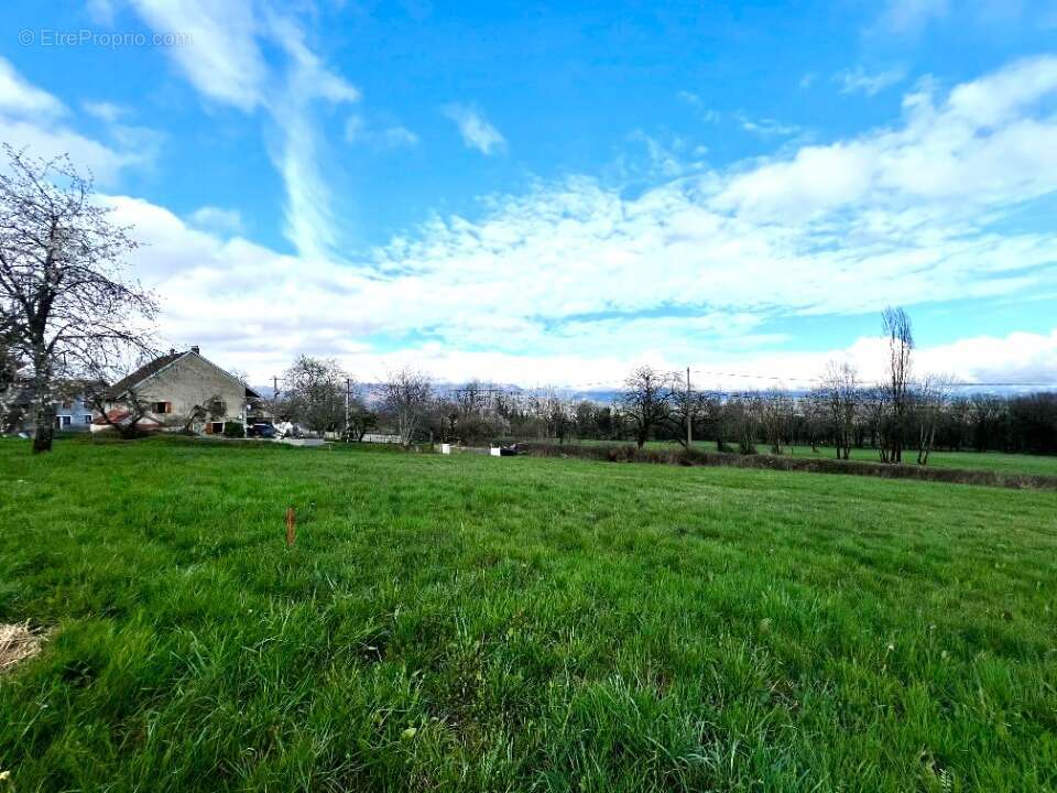 Terrain à INJOUX-GENISSIAT