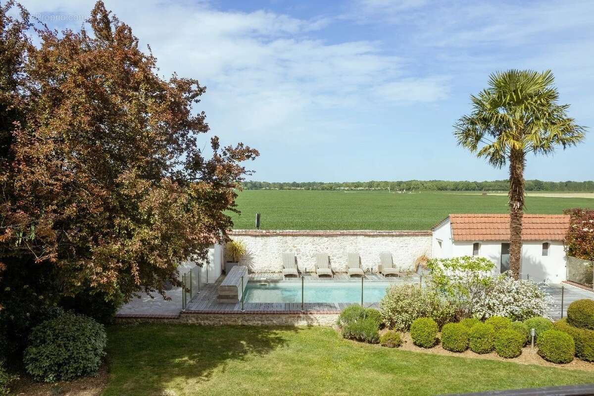 Maison à FEROLLES-ATTILLY