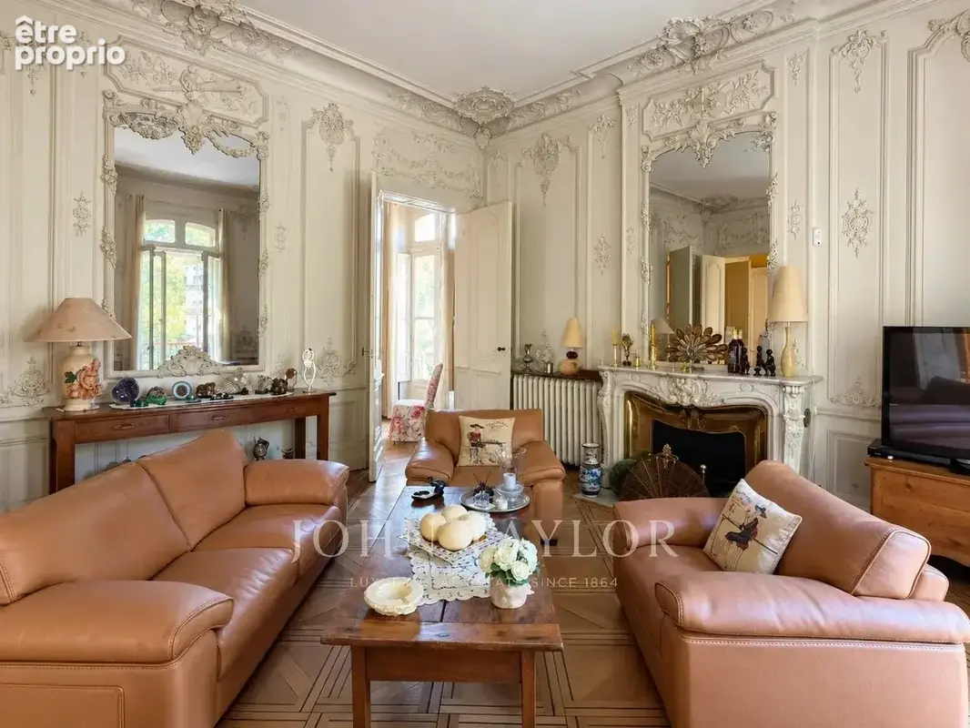 Appartement de prestige - deux places de parking, ascenseur - Jardin Public - John Taylor Bordeaux - photo 2