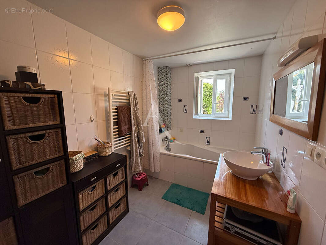 Maison à QUELAINES-SAINT-GAULT