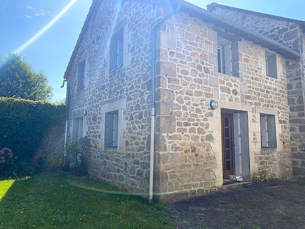 Maison à PEYRAT-LE-CHATEAU