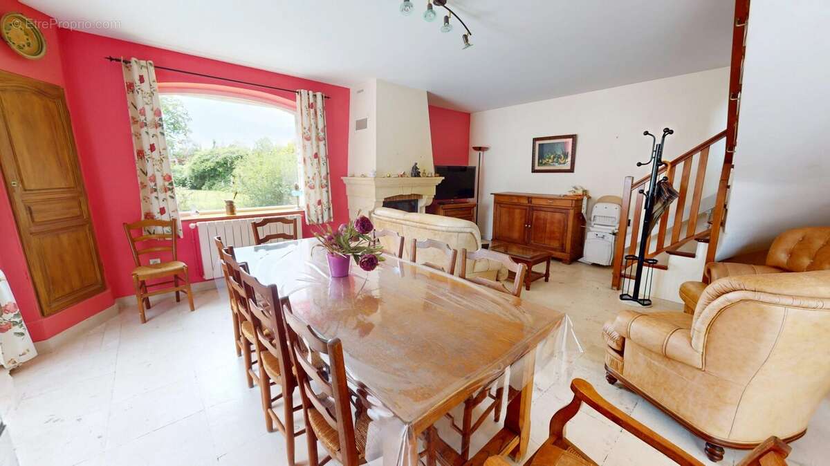 Maison à LINGEVRES
