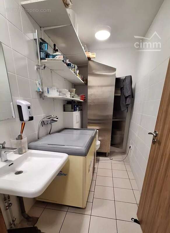 Commerce à SAINT-ANDRE-DE-CRUZIERES