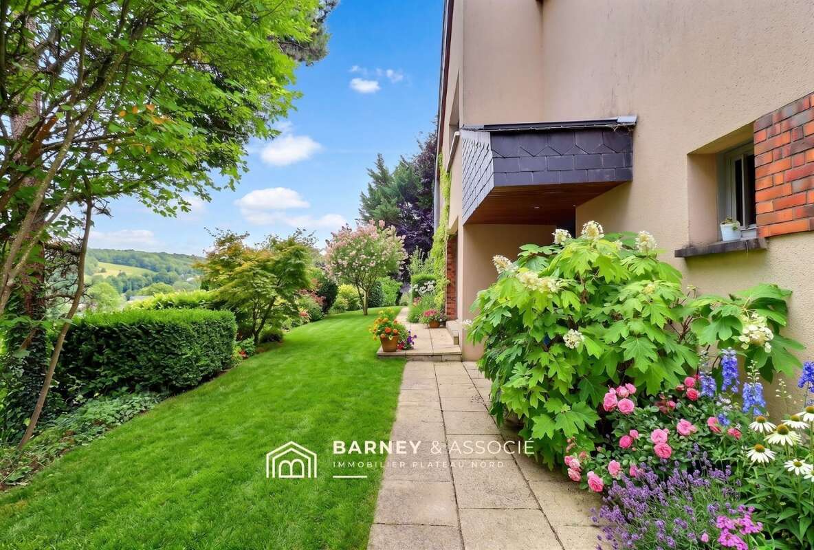 Maison 198 m² à Mont-Saint-Aignan  - photo 2