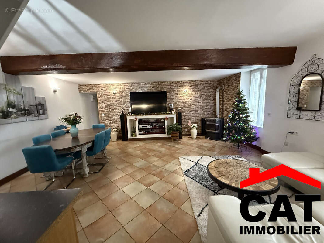 Maison à REMAUVILLE