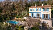 Maison à CHATEAUNEUF-GRASSE
