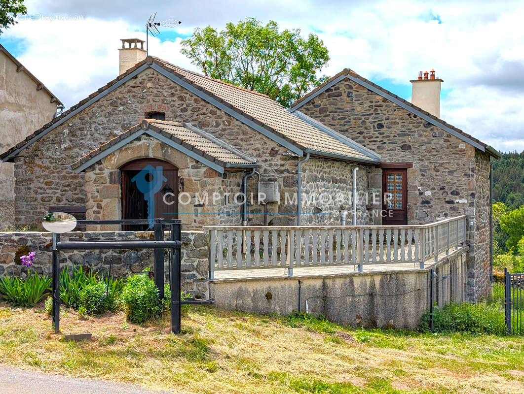 Dépt. 43 - A VENDRE à FREYCENET-LA-CUCHE - Ferme Rénovée de 175 m2 - Parcelles de 990 m2. - photo 8