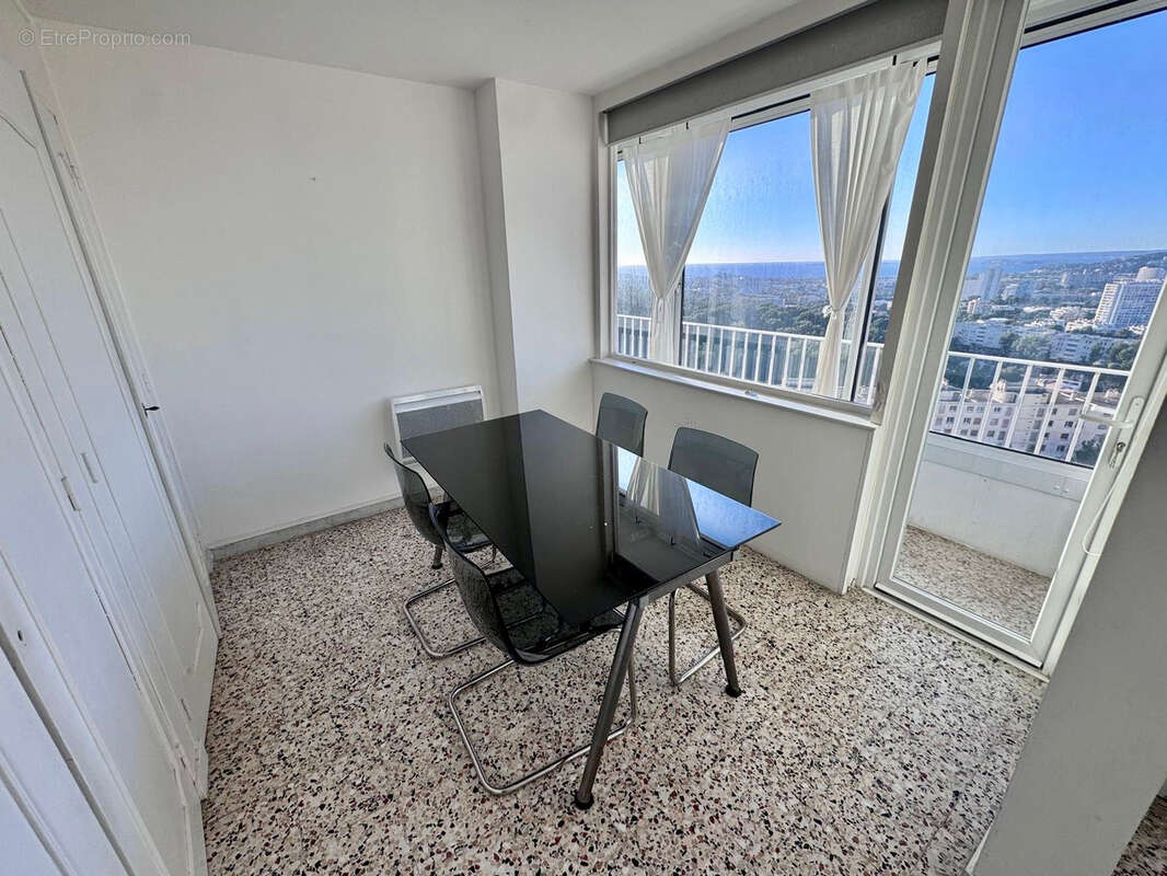 Appartement à MARSEILLE-9E