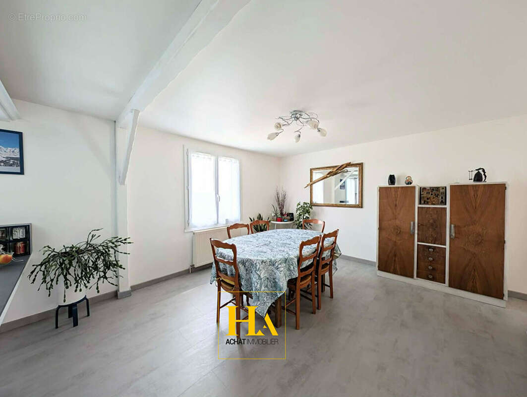 Maison à CHARMES-SUR-L'HERBASSE