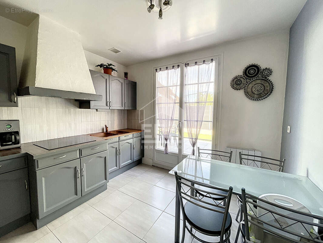 Maison à CHAUMONTEL