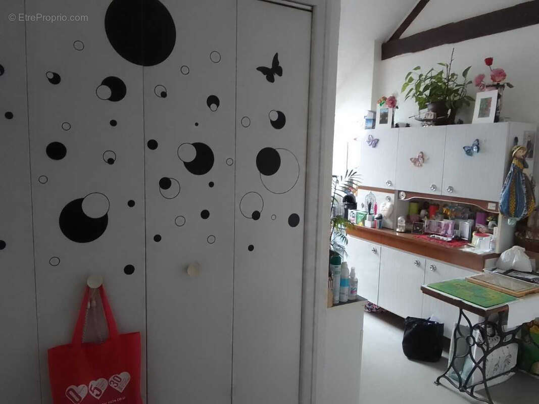 Appartement f2 / parking (loué) - photo 3
