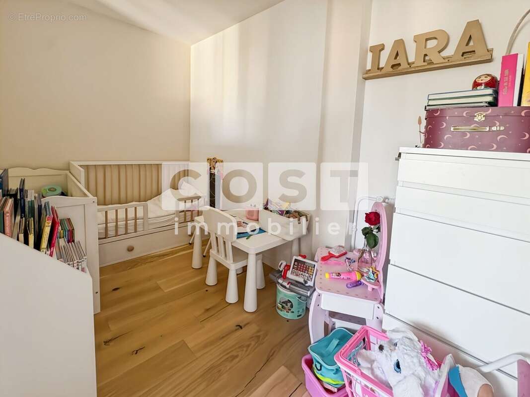 Appartement à LA GARENNE-COLOMBES