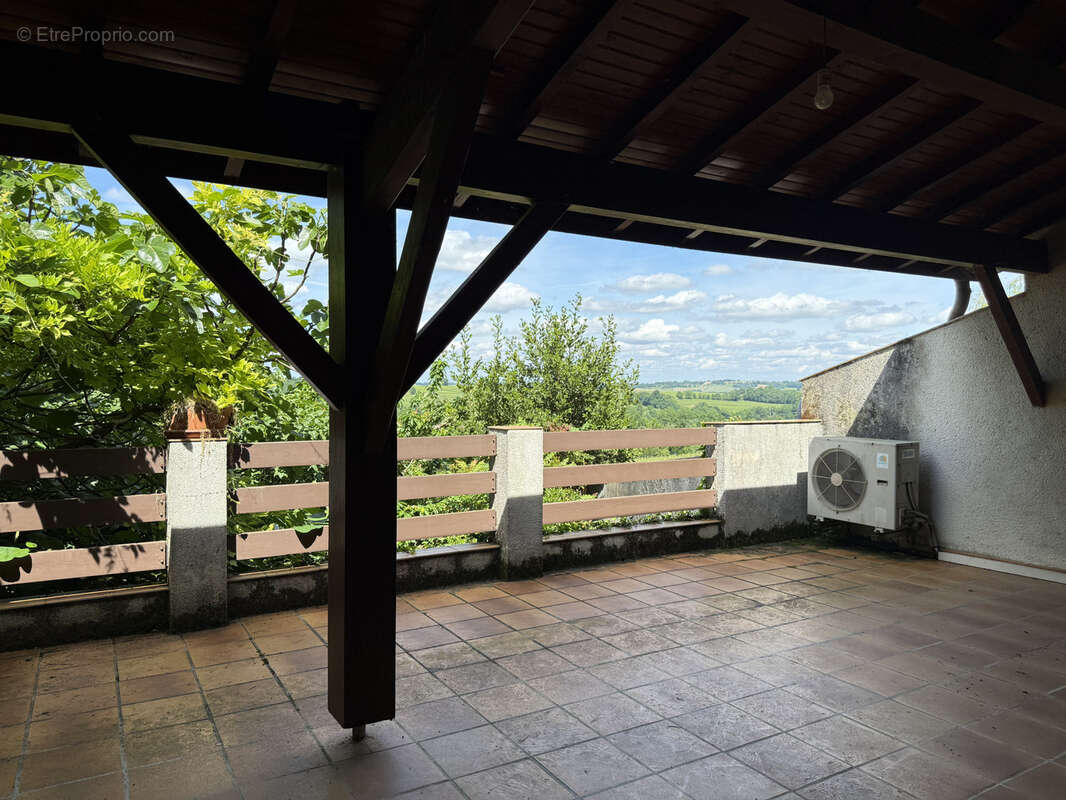 Larroque sur l’osse - maison de village en pierre avec terrasse, jardin et dependance - photo 9
