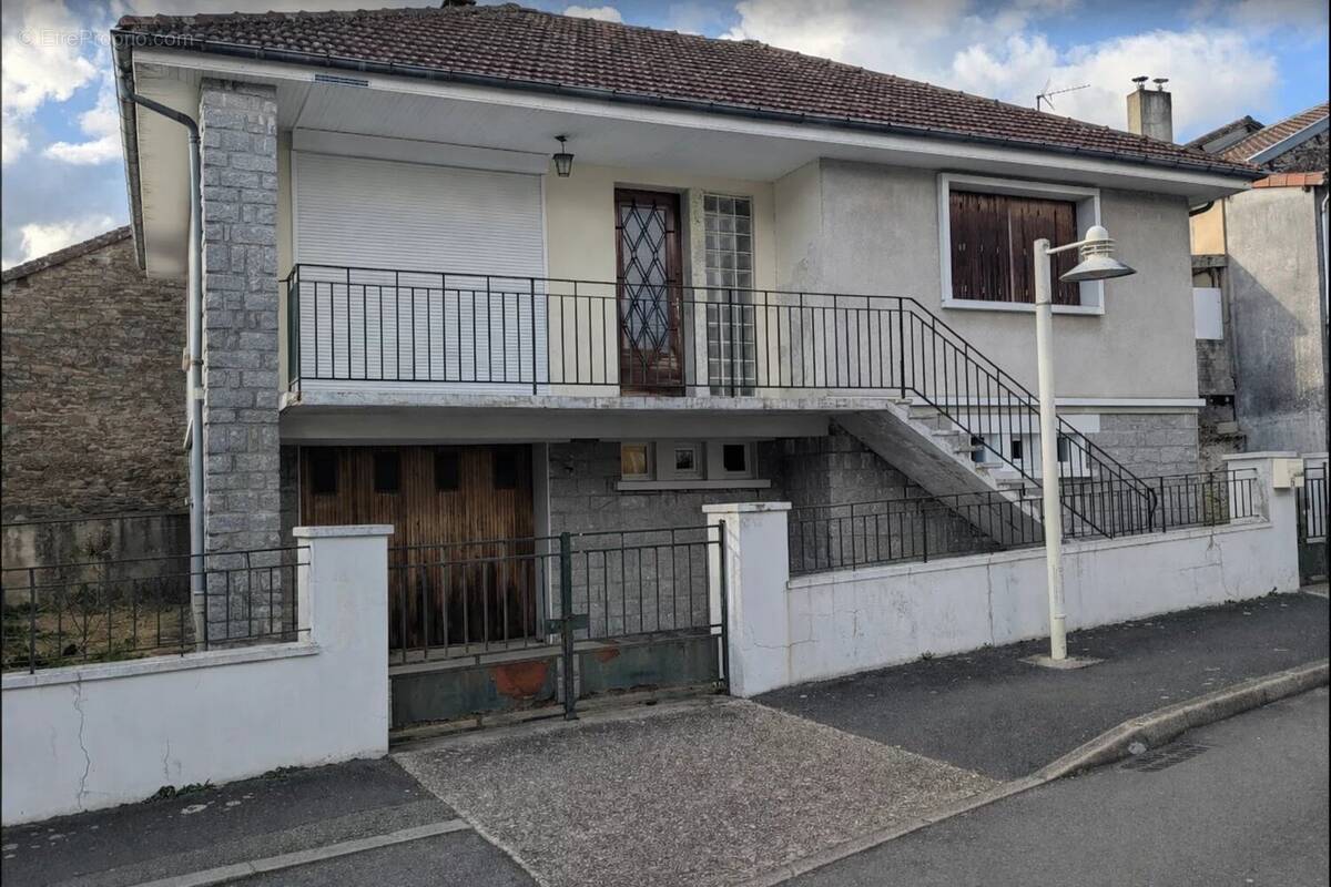 Maison à CHALUS