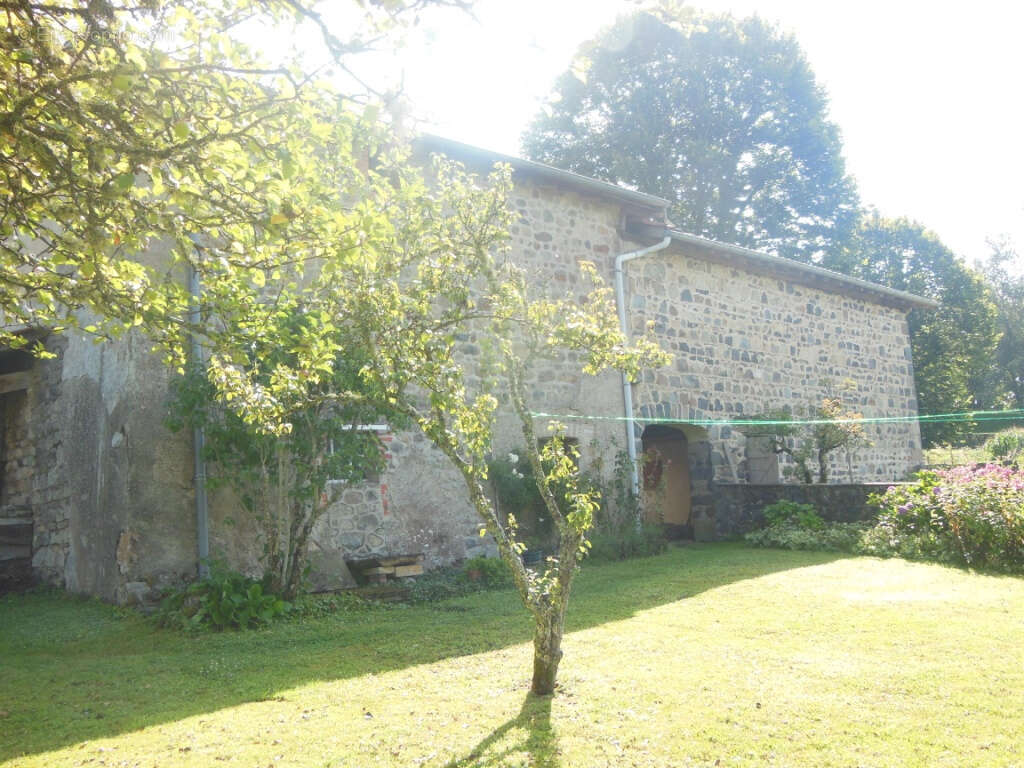 Maison à POULE-LES-ECHARMEAUX