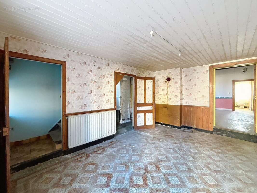 Maison à NEUVELLE-LES-LA-CHARITE